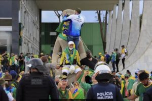 O que é necessário para ser um terrorista segundo a lei brasileira?